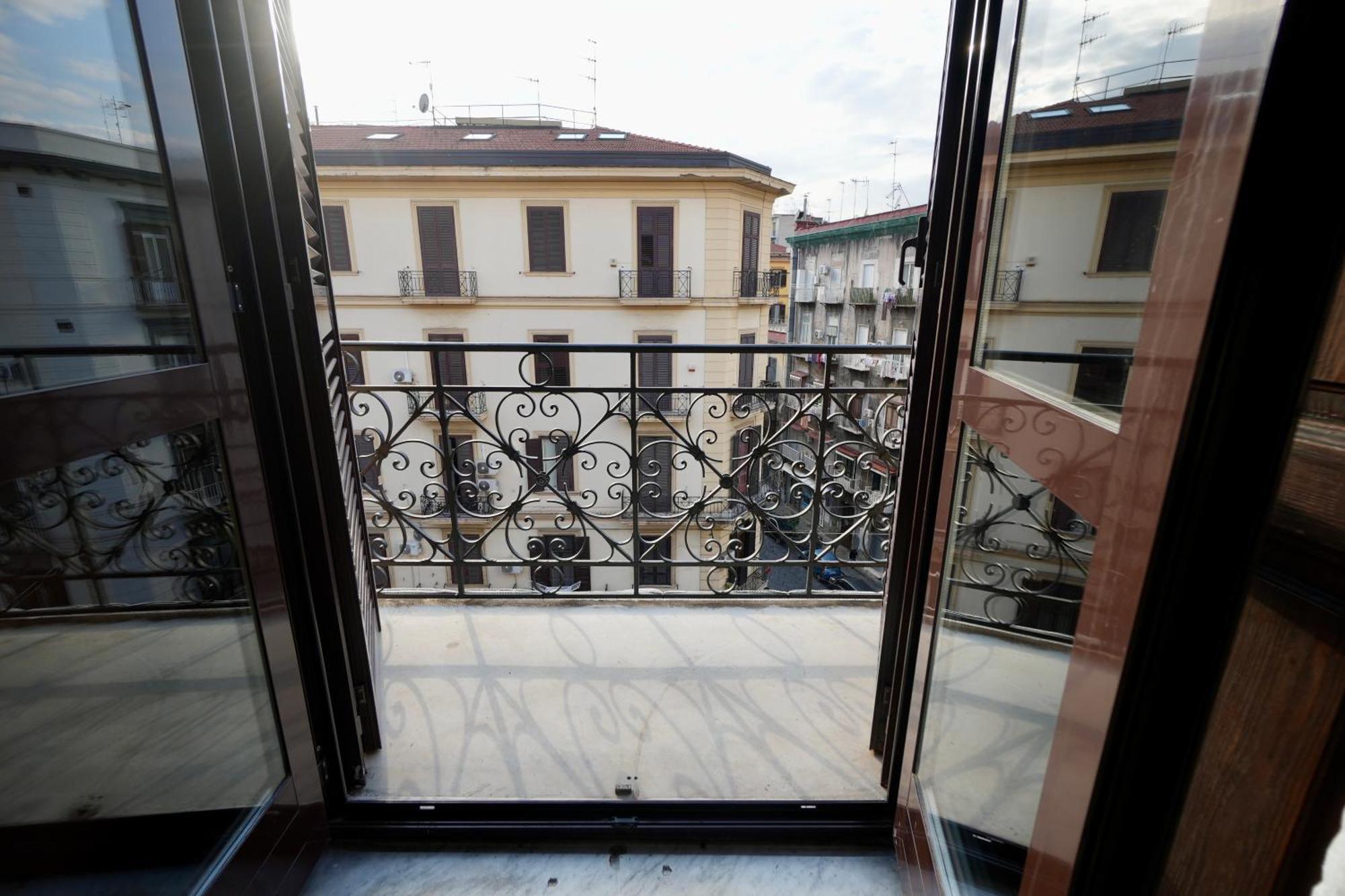 Residenza Vecchia Napoli 60 Apartment Bagian luar foto